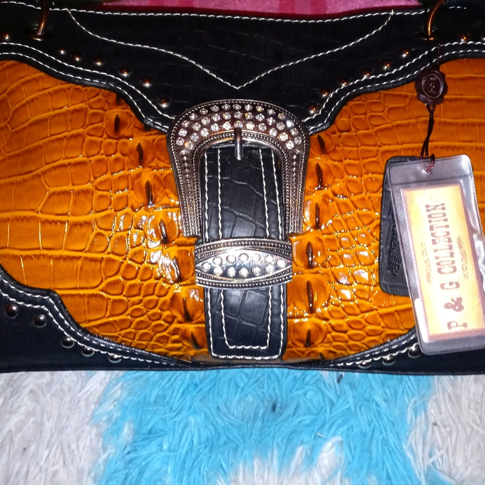Gorgeous leather buckle purse